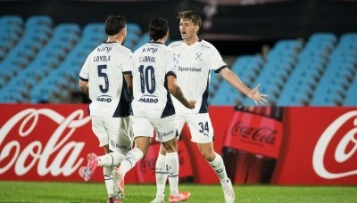 Independiente goleó a Boston River por 5 a 1 y alcanzó los puestos de clasificación