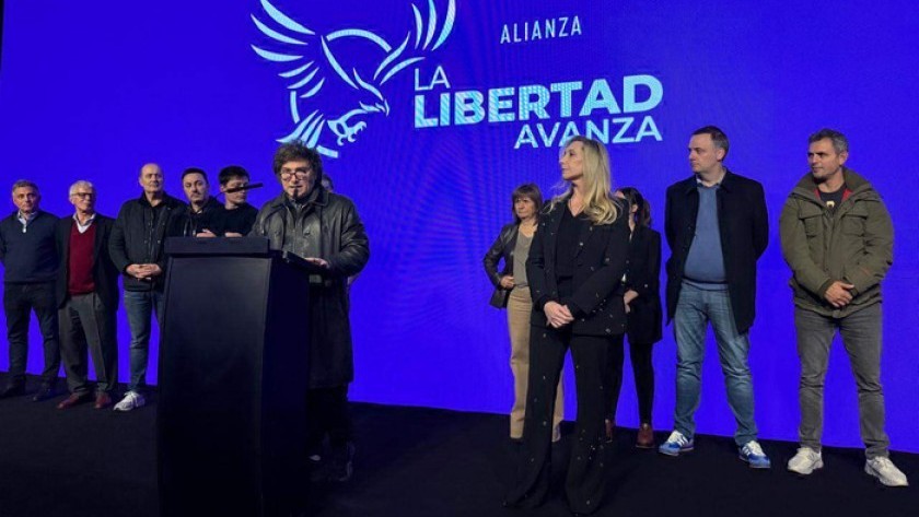 Milei, en el cierre de campaña en Rosario: “A partir del domingo va a cambiar en serio la Argentina”